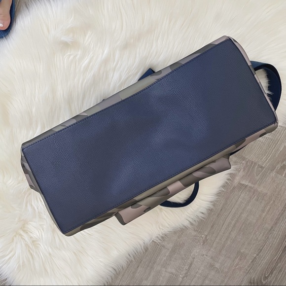 NWT 💼 Tommy Hilfiger Weekender Camo Blue Green Bag Comfort Bag - Picture 4 of 4